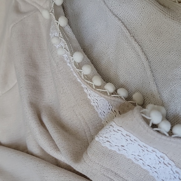 LIZ LISA Poncho Hoodie - Picture 3 of 5